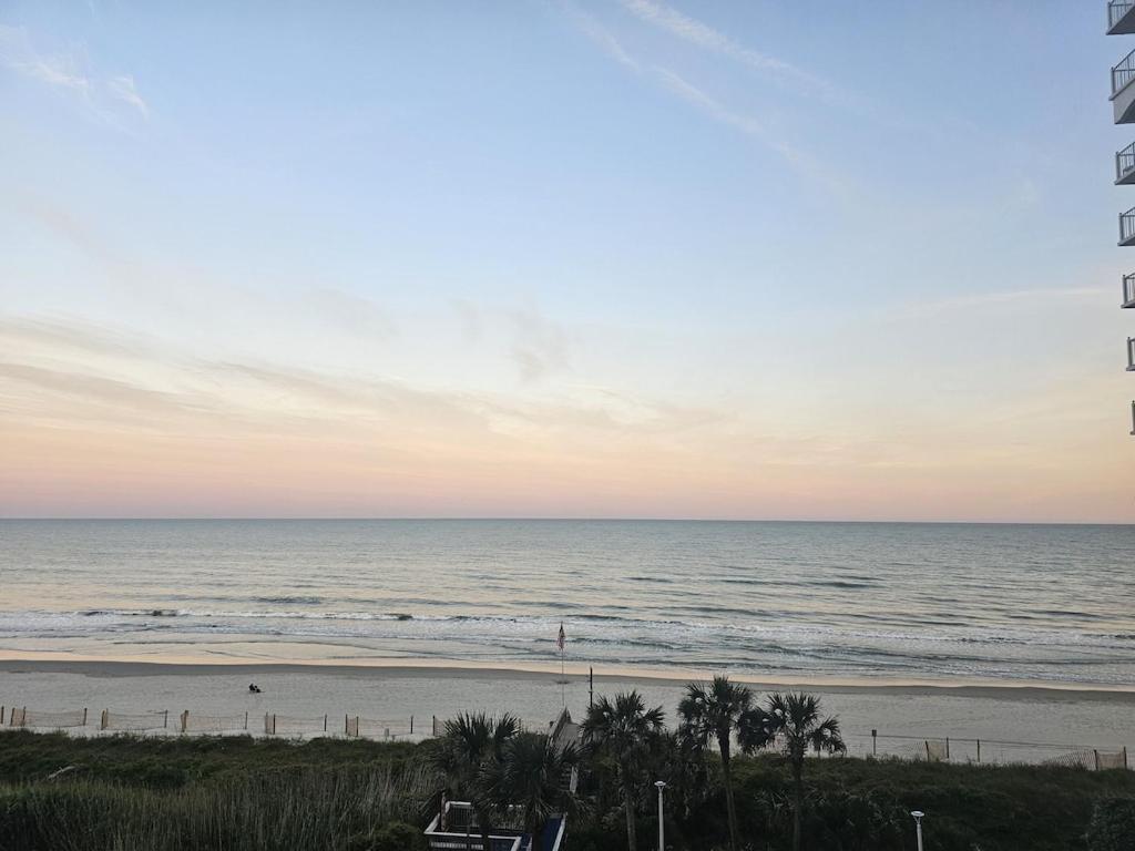 Direct Oceanfront- King Bedroom- Amazing Views/Pools/Hot Tubs/Beach Access/Golf Myrtle Beach Exteriör bild